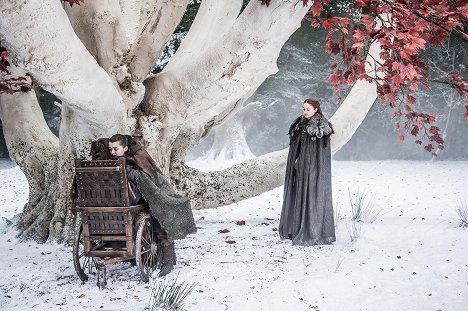 Maisie Williams, Sophie Turner - Game of Thrones - The Spoils of War - Photos