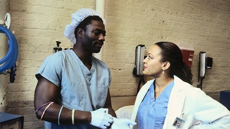 Adewale Akinnuoye-Agbaje, Luna Lauren Velez - Oz - Napoleon's Boney Parts - Z filmu