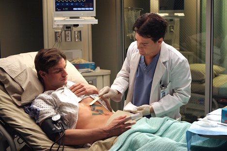 Gale Harold, T.R. Knight - Grey's Anatomy - Crash Into Me: Part 1 - Van film
