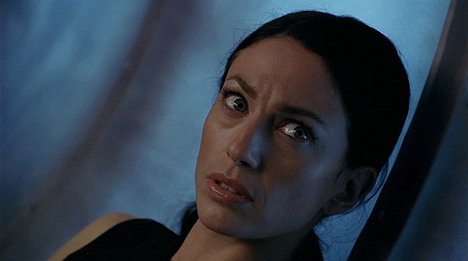 Claudia Black - Farscape - I Shrink Therefore I Am - Filmfotos