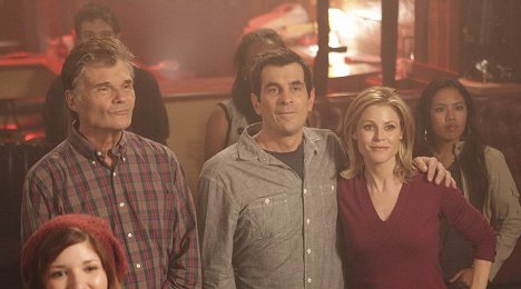 Fred Willard, Ty Burrell, Julie Bowen - Modern Family - Travels with Scout - Photos