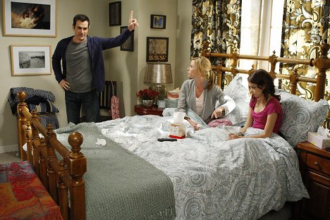 Ty Burrell, Julie Bowen, Sarah Hyland - Modern Family - Chirp - Photos