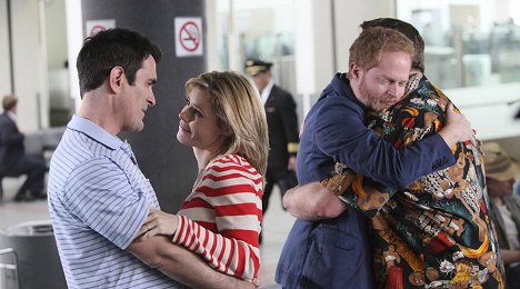 Ty Burrell, Julie Bowen, Jesse Tyler Ferguson - Modern Family - Aeropuerto 2010 - De la película