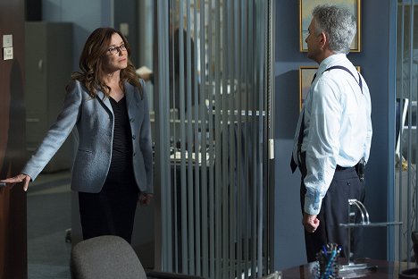 Mary McDonnell, Tony Denison - Major Crimes - Acting Out - Photos