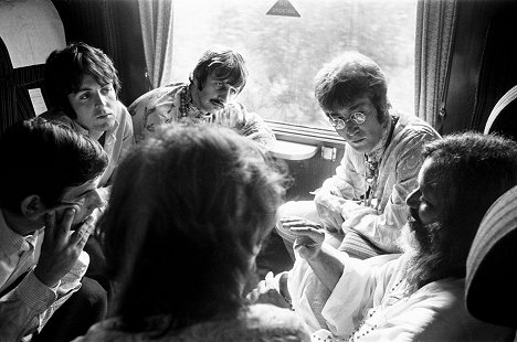Paul McCartney, Ringo Starr, John Lennon, Maharishi Mahesh Yogi