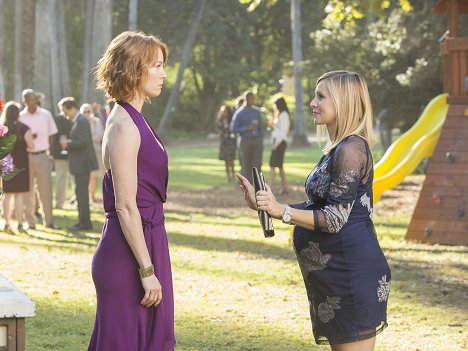 Alicia Witt, Kristen Bell - House of Lies - The Urge to Save Humanity Is Almost Always a False Front for the Urge to Rule - Photos