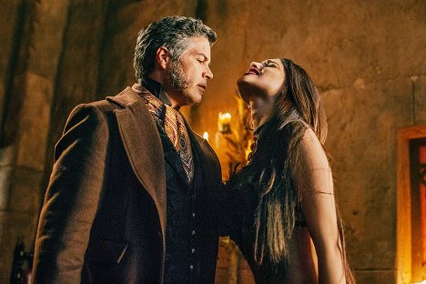 Esai Morales, Eiza González - From Dusk Till Dawn: The Series - The Best Little Horror House in Texas - Photos