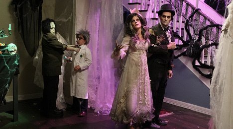 Rico Rodriguez, Nolan Gould, Julie Bowen, Ty Burrell - Modern Family - Schreckgespenster zu Halloween - Filmfotos