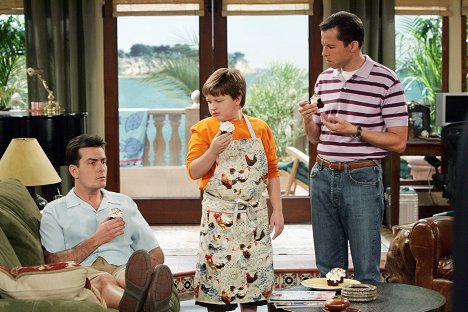 Charlie Sheen, Angus T. Jones, Jon Cryer - Two and a Half Men - We Called It Mr. Pinky - Photos