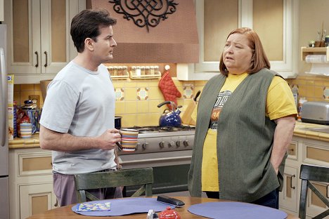 Charlie Sheen, Conchata Ferrell - Two and a Half Men - Arguments for the Quickie - Photos