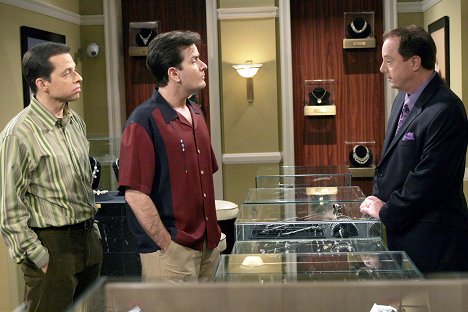 Jon Cryer, Charlie Sheen, John Vance - Two and a Half Men - That Pistol-Packin' Hermaphrodite - Photos