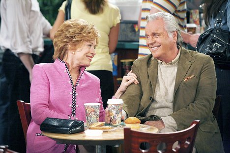 Holland Taylor, Robert Wagner - Two and a Half Men - Teddy ist unser Daddy - Filmfotos