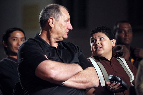 Ed O'Neill, Rico Rodriguez - Modern Family - Baby on Board - Photos