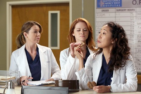 Ellen Pompeo, Sarah Drew, Sandra Oh - Grey's Anatomy - The End Is the Beginning Is the End - Photos