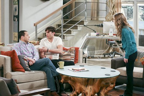Jon Cryer, Ashton Kutcher, Maggie Lawson - Two and a Half Men - Here I Come, Pants! - Photos