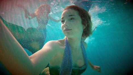 Natasha Garretón - The3Tails Movie: A Mermaid Adventure - Van film