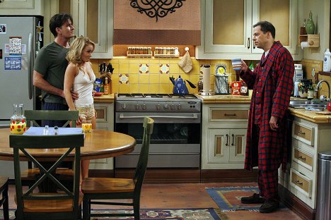 Charlie Sheen, Kelly Stables, Jon Cryer - Two and a Half Men - The Flavin' and the Mavin' - Photos