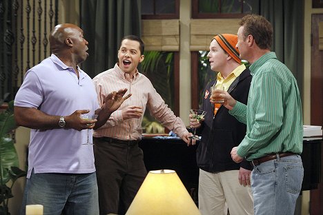 Michael Clarke Duncan, Jon Cryer, J.D. Walsh, Ryan Stiles - Two and a Half Men - The Two Finger Rule - Photos