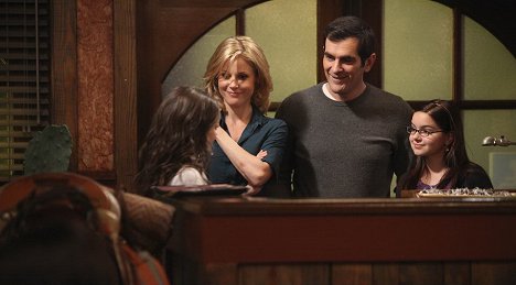 Julie Bowen, Ty Burrell, Ariel Winter - Taková moderní rodinka - Problémy s hosty - Z filmu