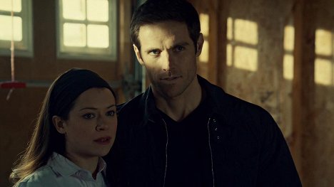 Tatiana Maslany, Dylan Bruce - Orphan Black - Variations Under Domestication - Photos