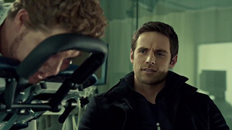 Dylan Bruce - Orphan Black - Gęsto porośnięty brzeg - Z filmu