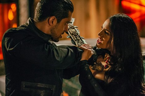 Wilmer Valderrama, Eiza González - Od zmierzchu do świtu - Santa Sangre - Z filmu