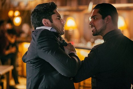 D.J. Cotrona, Wilmer Valderrama - Od soumraku do úsvitu - Santa Sangre - Z filmu