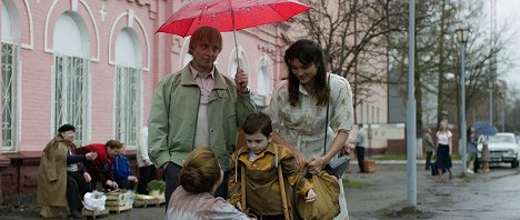Ivan Okhlobystin, Ilya Ryazanov, Viktoriya Soloveva - Vremennyje trudnosti - Filmfotos
