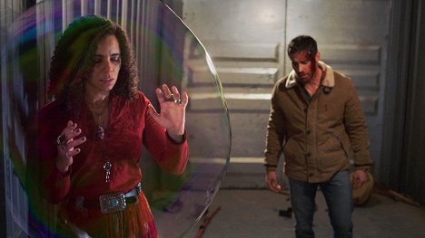 Parisa Fitz-Henley, Dylan Bruce - Midnight, Texas - Unearthed - Photos