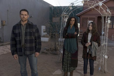 Dylan Bruce, Parisa Fitz-Henley, Barbie Robertson - Midnight, Texas - Blinded by the Light - Photos