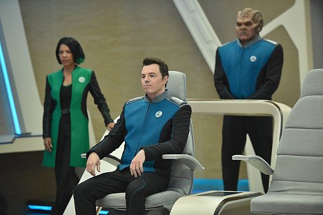 Penny Johnson Jerald, Seth MacFarlane, Peter Macon - The Orville - Old Wounds - Photos