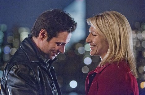 Adam Ferrara, Edie Falco - Nurse Jackie - Walk of Shame - Photos