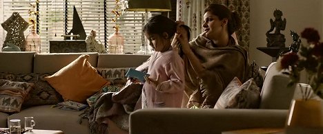 Dishita Sehgal, Saba Qamar - Hindi Medium - De la película