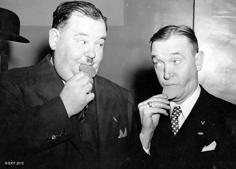 Oliver Hardy, Stan Laurel - Laurel and Hardy: Die komische Liebesgeschichte von 'Dick & Doof' - Kuvat elokuvasta