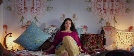 Mehreen Pirzada - Phillauri - Van film