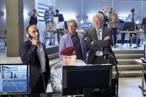 Erdogan Atalay, Daniel Roesner, Rüdiger Joswig - Alarm für Cobra 11 - Die Autobahnpolizei - Jenseits von Eden - Van film