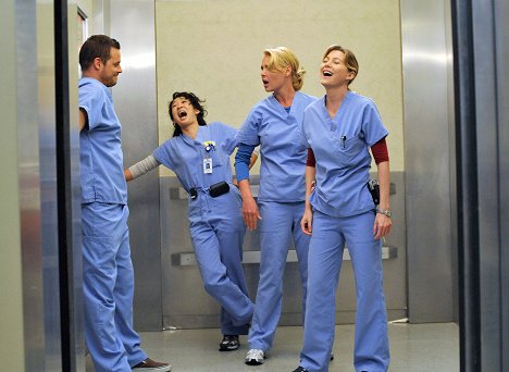 Justin Chambers, Sandra Oh, Katherine Heigl, Ellen Pompeo - Grey's Anatomy - Die jungen Ärzte - Die Flut - Filmfotos