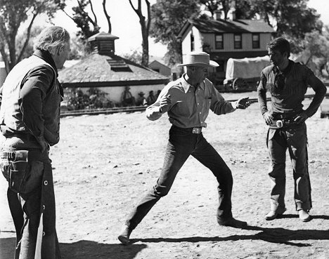 Howard Hawks, Montgomery Clift - La Rivière rouge - Tournage