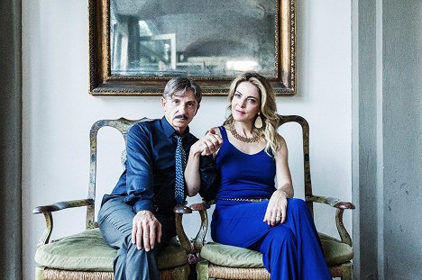 Carlo Buccirosso, Claudia Gerini - Love and Bullets - Photos