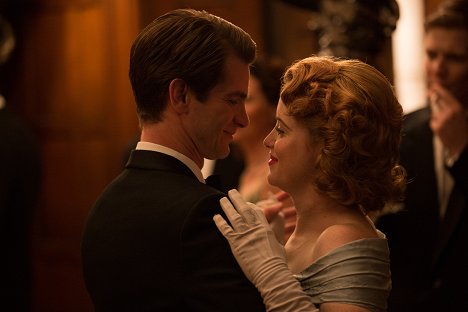 Claire Foy, Andrew Garfield - Breathe - Film