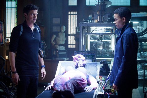 Karl Urban, Michael Ealy - Almost Human - Skin - Z filmu