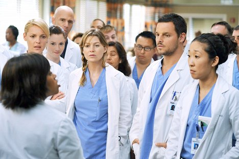 Katherine Heigl, Chyler Leigh, Ellen Pompeo, Justin Chambers, Sandra Oh - Grey's Anatomy - There's No 'I' in Team - Photos