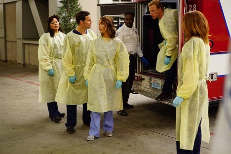 Sara Ramirez, Justin Chambers, Camilla Luddington, Kevin McKidd - Grey's Anatomy - Le Temps s'arrête ... - Film