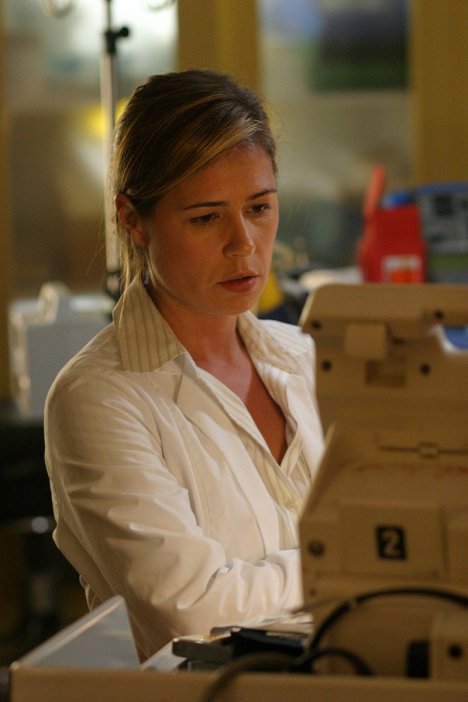 Maura Tierney - ER - Season 10 - Photos