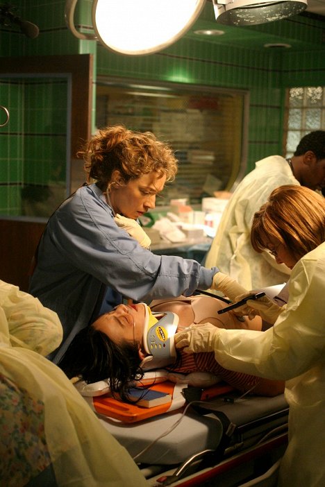 Alex Kingston, Laura Innes - Emergency Room - Season 11 - Filmfotos