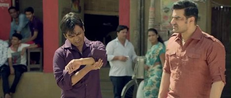 Nawazuddin Siddiqui, Arbaaz Khan - Freaky Ali - Van film