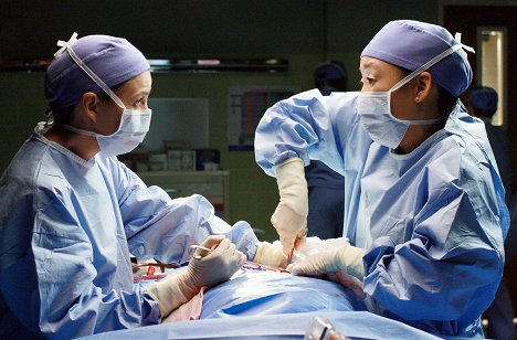 Ellen Pompeo, Sandra Oh - Grey's Anatomy - In the Midnight Hour - Photos