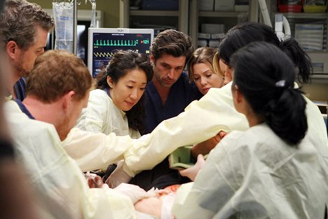 Sandra Oh, Patrick Dempsey, Ellen Pompeo - Grey's Anatomy - These Ties That Bind - Photos