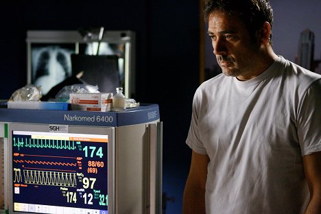 Jeffrey Dean Morgan - Grey's Anatomy - Rise Up - Photos