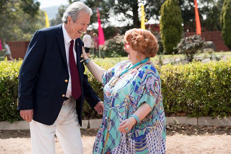 Michael Caton, Magda Szubanski